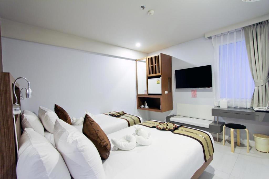 Elegancy Sansabai Hotel Patong Extérieur photo