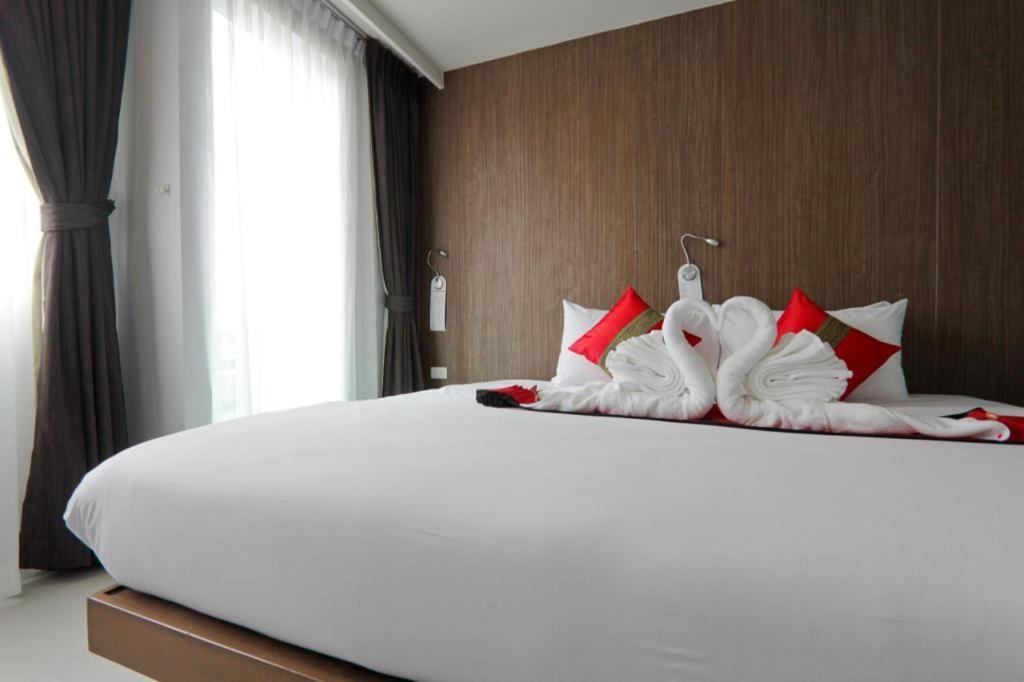 Elegancy Sansabai Hotel Patong Extérieur photo
