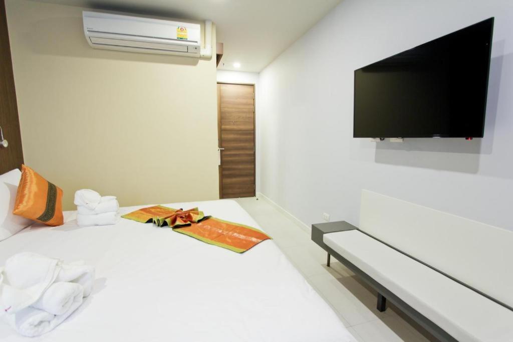 Elegancy Sansabai Hotel Patong Extérieur photo