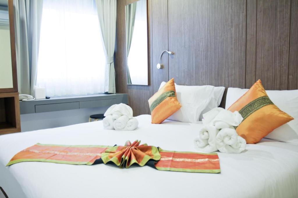 Elegancy Sansabai Hotel Patong Extérieur photo
