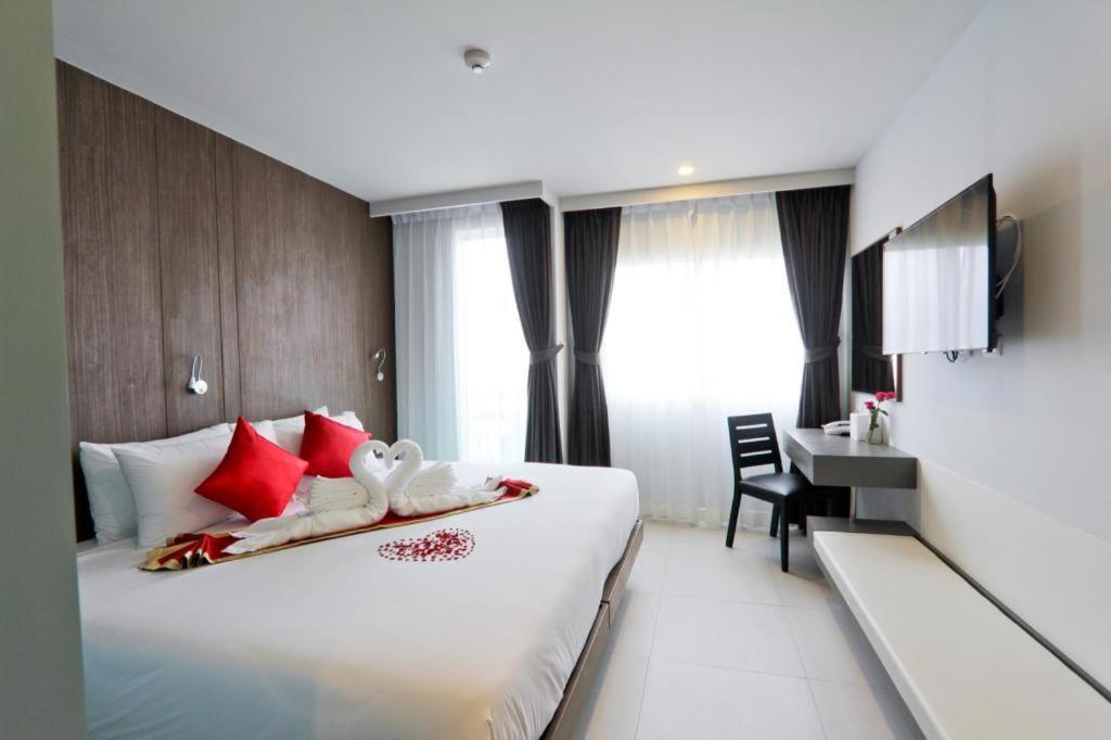 Elegancy Sansabai Hotel Patong Extérieur photo