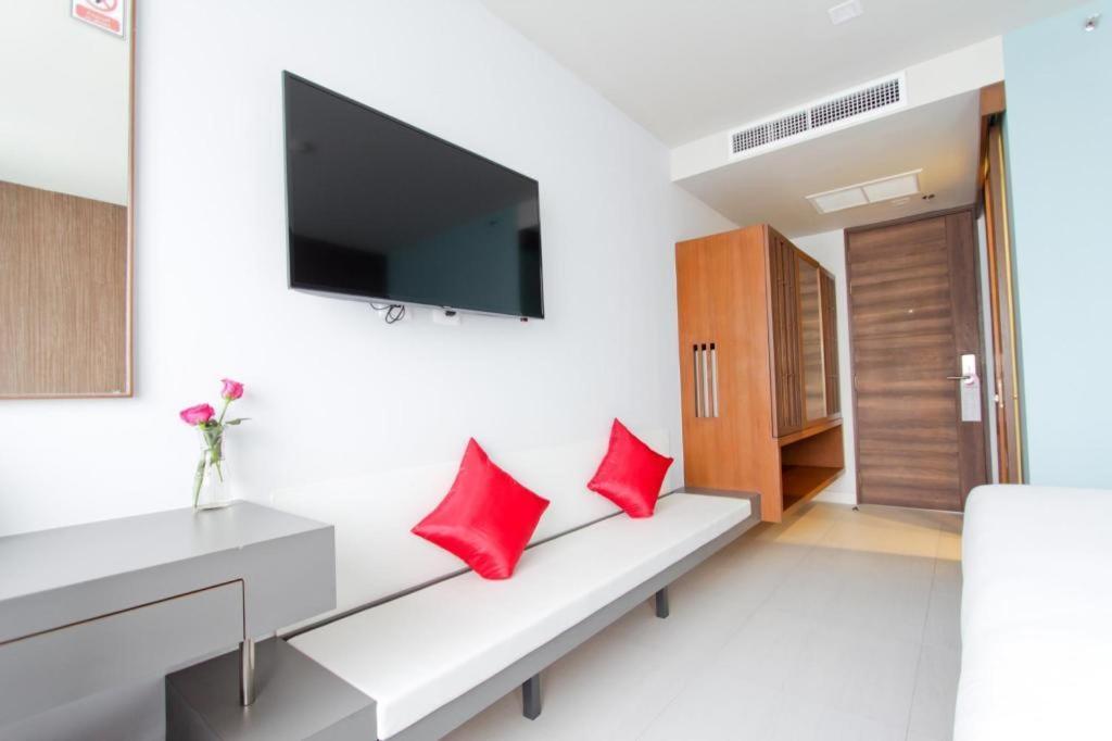 Elegancy Sansabai Hotel Patong Extérieur photo