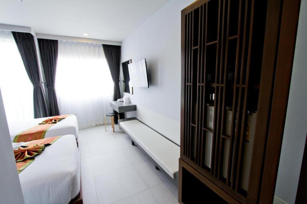 Elegancy Sansabai Hotel Patong Extérieur photo
