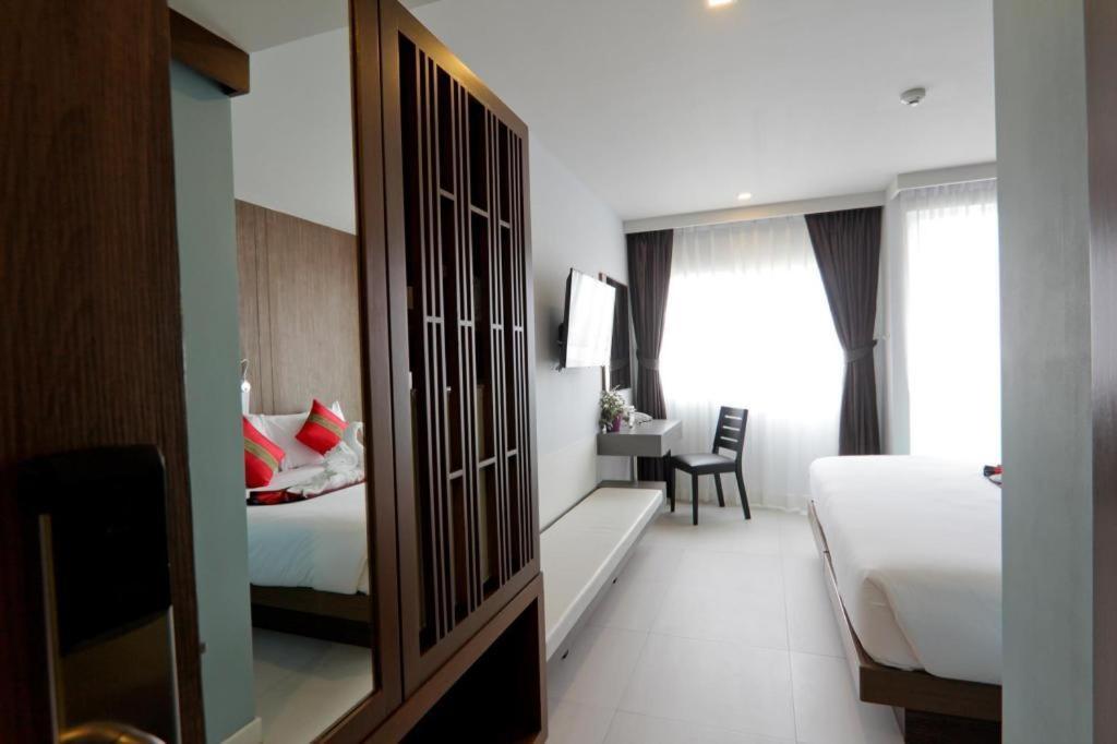 Elegancy Sansabai Hotel Patong Extérieur photo