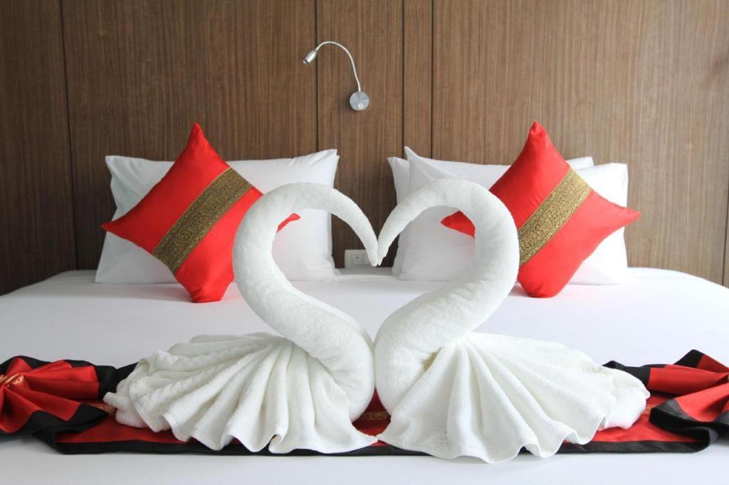 Elegancy Sansabai Hotel Patong Extérieur photo
