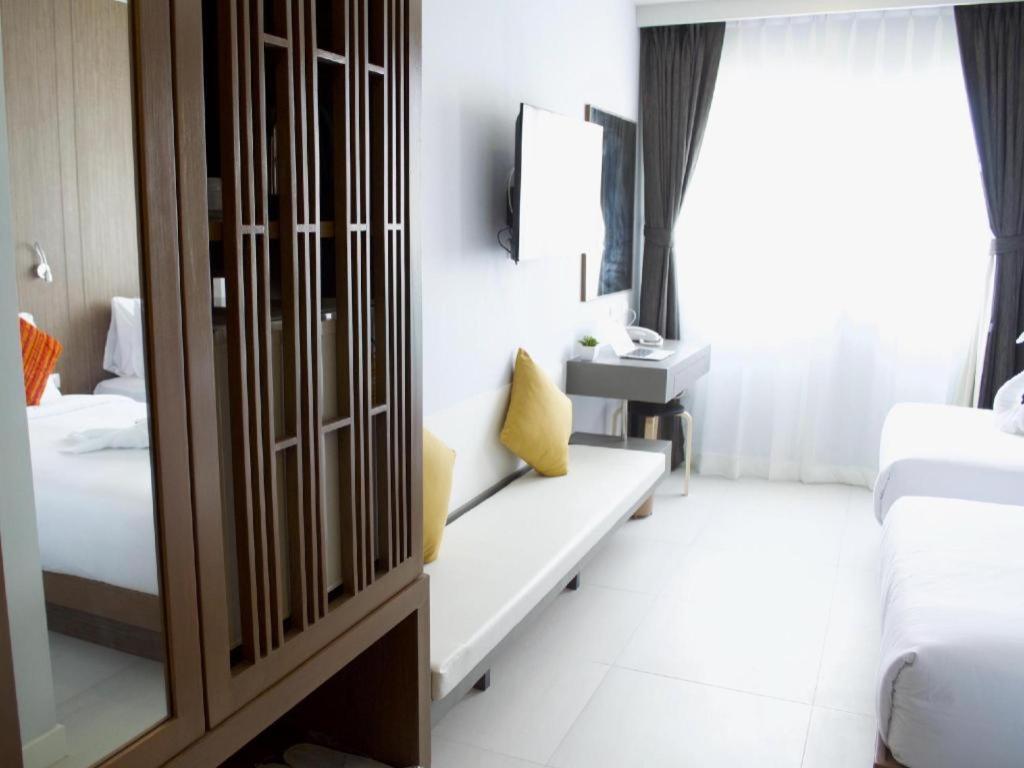 Elegancy Sansabai Hotel Patong Extérieur photo