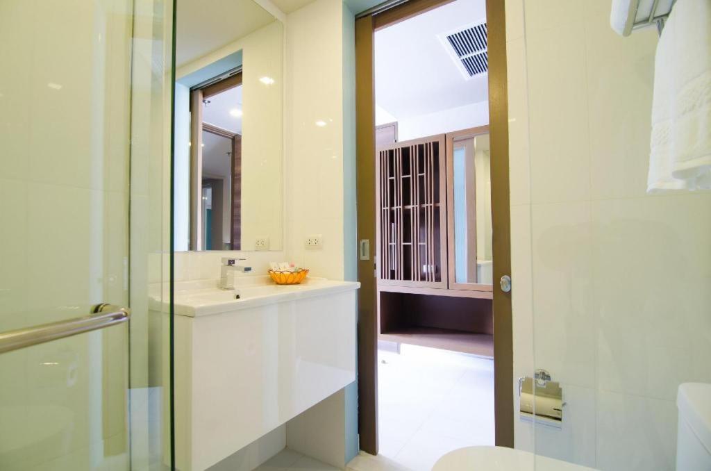 Elegancy Sansabai Hotel Patong Extérieur photo